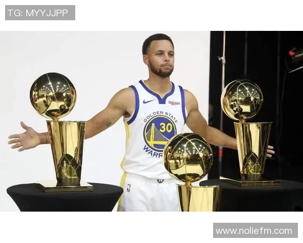 库里身高与足球明星的对比探讨运动员身材对竞技表现的影响